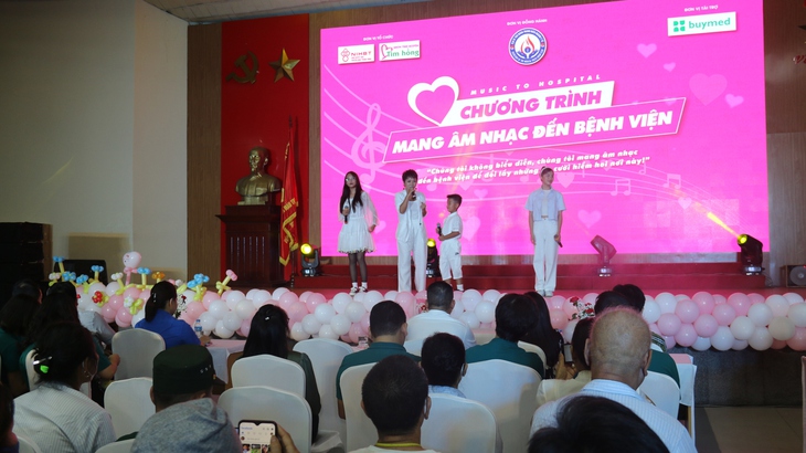 Chương trình "Mang âm nhạc đến bệnh viện” tiếp sức cho Viện Huyết học – Truyền máu TW - Ảnh 5.