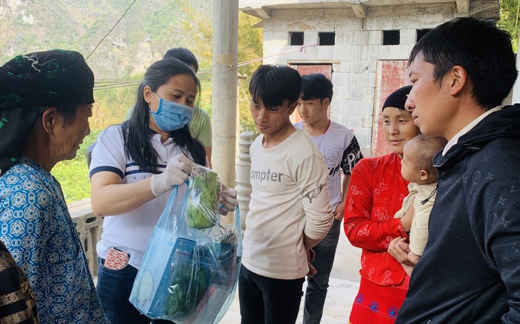Nguy cơ ngộ độc quả rừng luôn hiện hữu ở các dân tộc vùng cao vì thiếu hiểu biết
