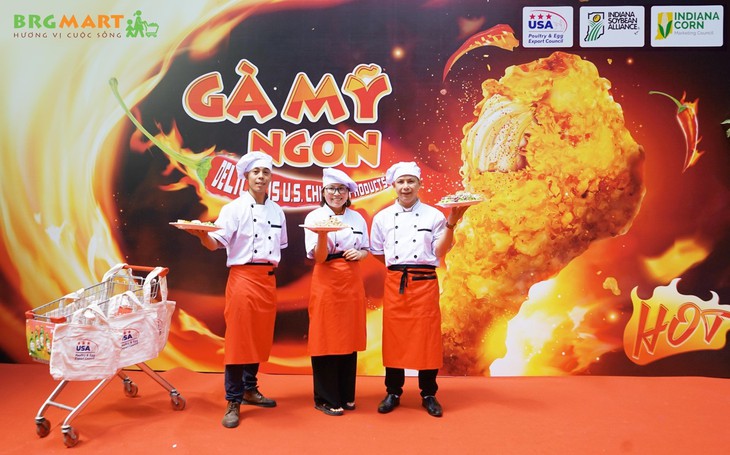 Rộn ràng mua sắm tại lễ hội “gà Mỹ ngon 2023” tại siêu thị BRGmart - Ảnh 2.