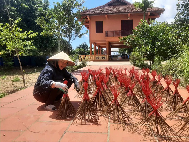Chùa Hồi Long, nơi mái nhà chung của trẻ mồ côi - Ảnh 6.