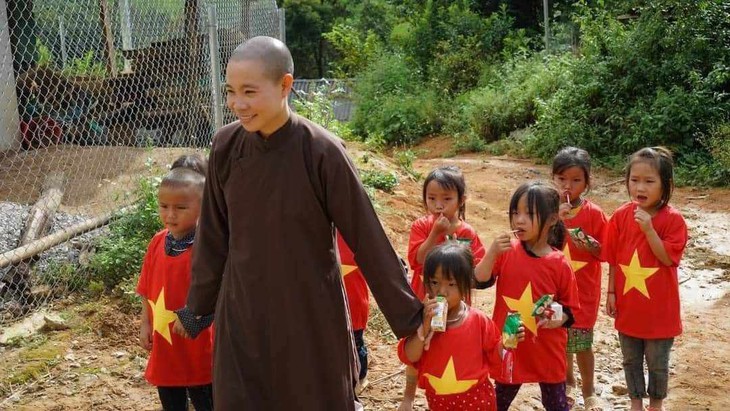 Chùa Hồi Long, nơi mái nhà chung của trẻ mồ côi - Ảnh 2.