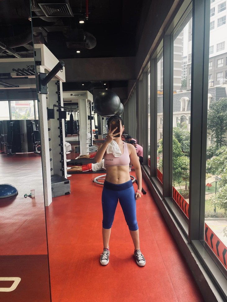 Võ Hạ Trâm khoe cơ bụng 6 múi sau nhiều năm ăn chay trường - Ảnh 2. Võ Hạ Trâm khoe cơ bụng 6 múi sau nhiều năm ăn chay trường - Ảnh 2.