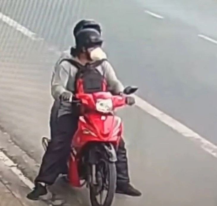 Hai nghi can cướp tiệm vàng ở Khánh Hòa có hình dạng thế nào? - Ảnh 2.