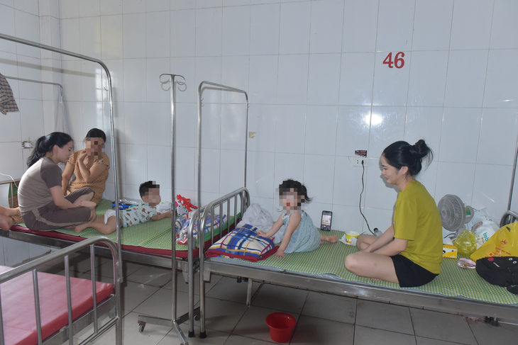 Nhiều trẻ mầm non nhập viện nghi ngộ độc - Ảnh 1. Nhiều trẻ mầm non nhập viện nghi ngộ độc - Ảnh 1.