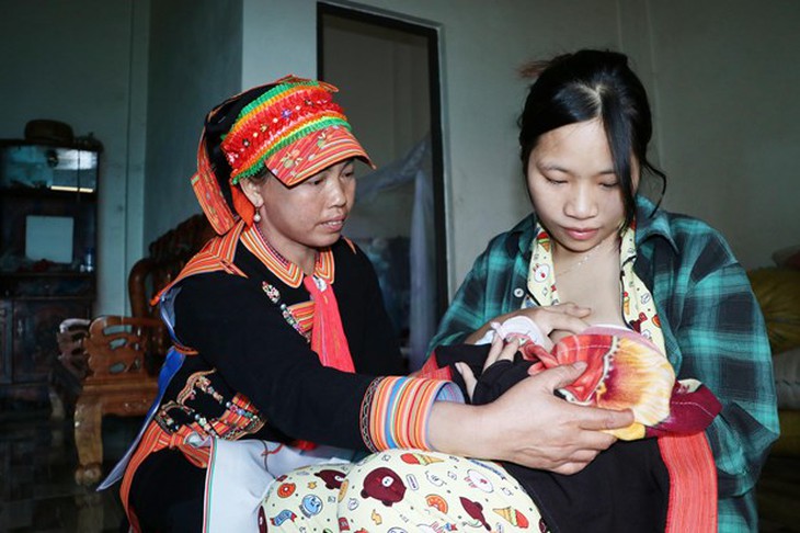 Nhiệm vụ, trọng trách cao cả của cô đỡ thôn, bản đối với sức khỏe bà mẹ, trẻ em tại vùng núi - Ảnh 1.