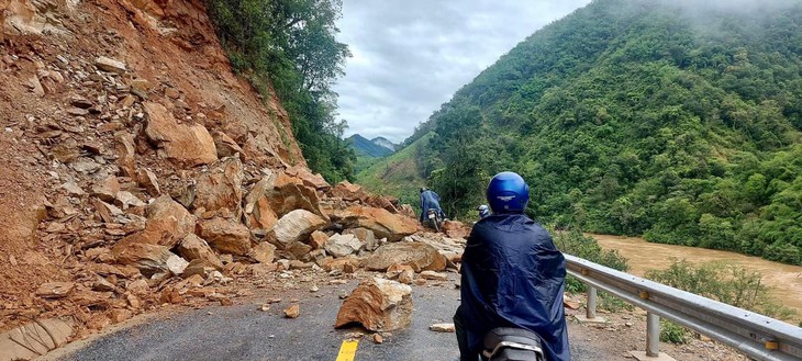 Các tỉnh miền Trung chủ động ứng phó với đợt mưa lũ - Ảnh 2.