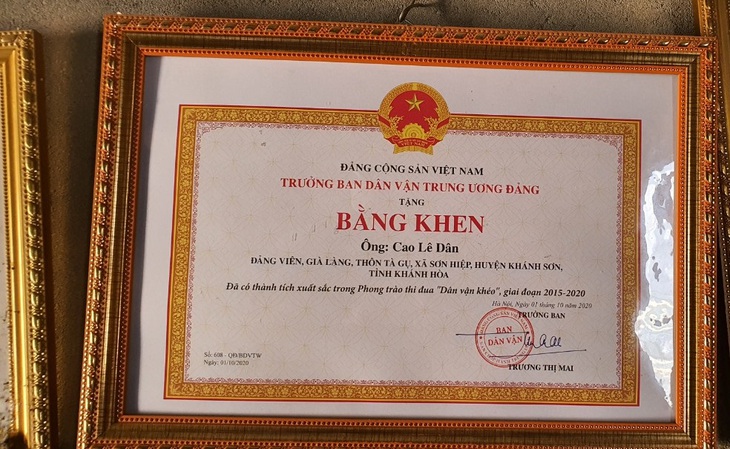 Người tiên phong vận động xóa nhà tạm, xây dựng đời sống ấm no chốn non sâu   - Ảnh 4.