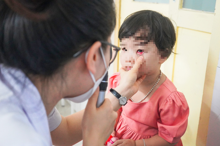 Dịch đau mắt đỏ có xu hướng tăng, Nghệ An đẩy mạnh phòng chống - Ảnh 1. Dịch đau mắt đỏ có xu hướng tăng, Nghệ An đẩy mạnh phòng chống - Ảnh 1.