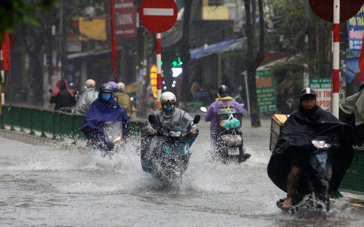 Đêm nay áp thấp nhiệt đới vào đất liền, miền Bắc mưa lớn dài ngày