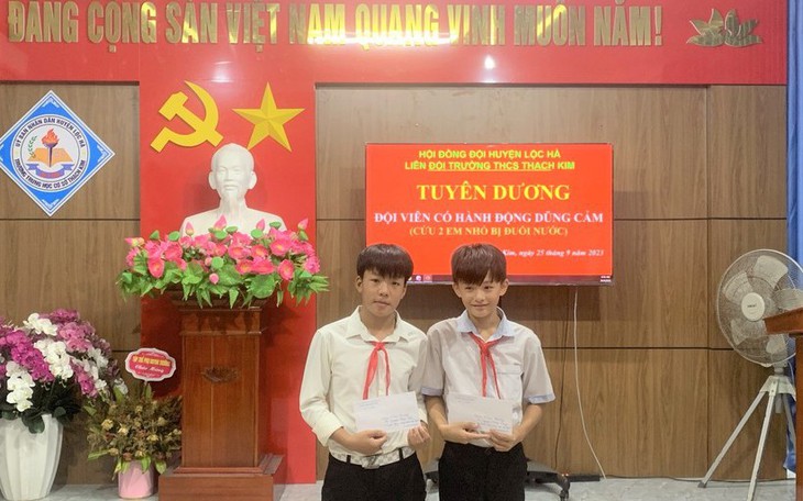 Hai học sinh lớp 7 cứu hai em nhỏ đuối nước