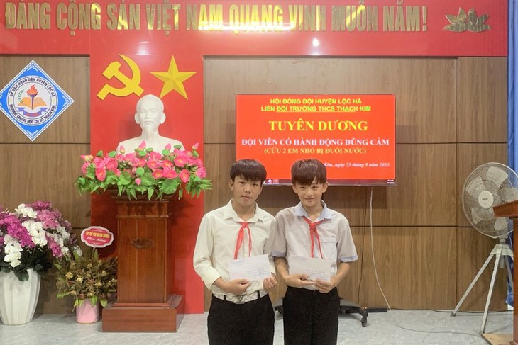 Hai học sinh lớp 7 cứu hai em nhỏ đuối nước - Ảnh 1.