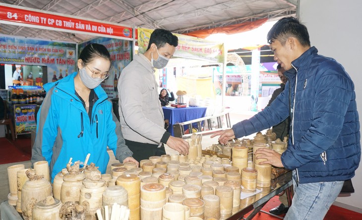 Chàng thanh niên dân tôc Thái "vững" kinh tế cưu mang nhiều người Đan Lai khuyết tật- Ảnh 1.