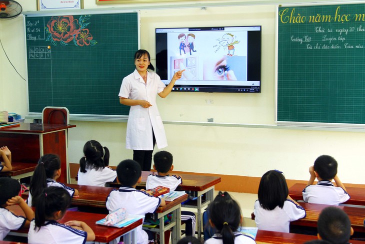 Ghi nhận hơn 40.000 ca đau mắt đỏ, nhiều trường học vận động giáo viên ôn tập online cho học sinh - Ảnh 2.