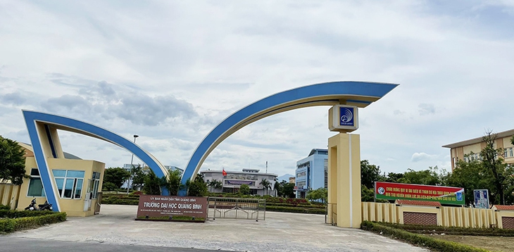 Nguyên nhân lượng lớn giảng viên, người lao động tại Đại học Quảng Bình bị nợ lương nhiều tháng ?- Ảnh 1. Nguyên nhân lượng lớn giảng viên, người lao động tại Đại học Quảng Bình bị nợ lương nhiều tháng ?- Ảnh 1.