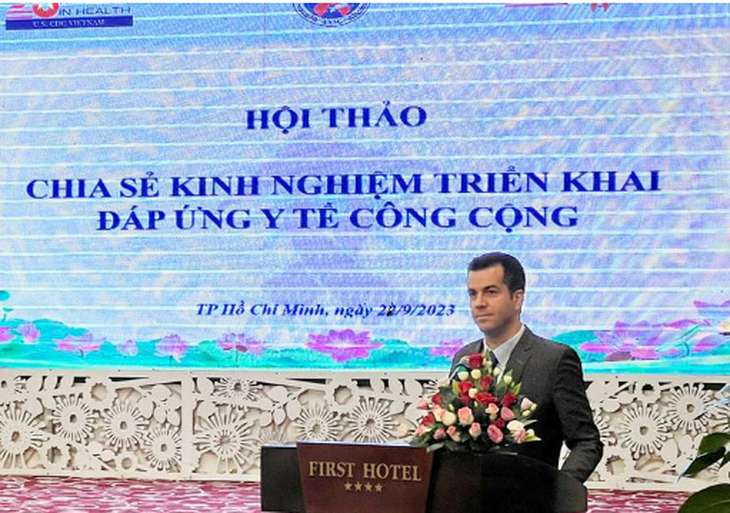 photo-1695711416064