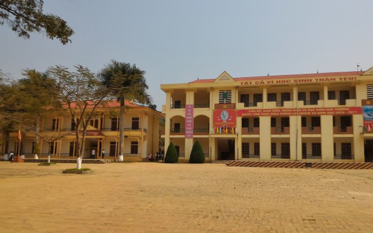 Tạm giữ nhân viên nhà bếp nghi bỏ độc vào thức ăn của học sinh ở Sơn La
