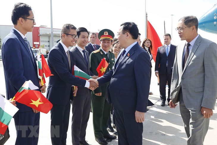 Chủ tịch Quốc hội thăm và làm việc tại thành phố Burgas của Bulgaria - Ảnh 10.