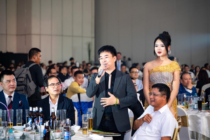 Dược phẩm TV.PHARM tài trợ, đấu giá vật phẩm bóng đá gây quỹ từ thiện - Ảnh 2. Dược phẩm TV.PHARM tài trợ, đấu giá vật phẩm bóng đá gây quỹ từ thiện - Ảnh 2.