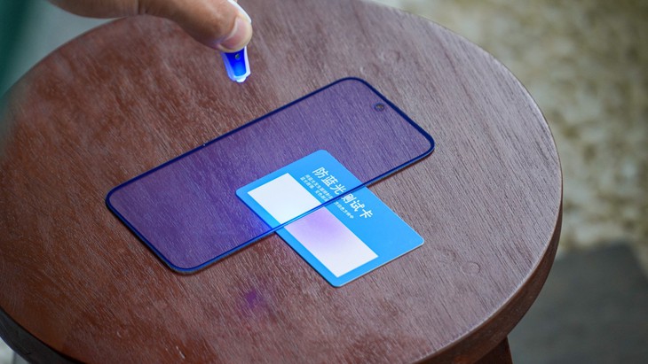 Kính cường lực chống ánh sáng xanh –  Xu hướng của lối sống bền vững - Ảnh 2.