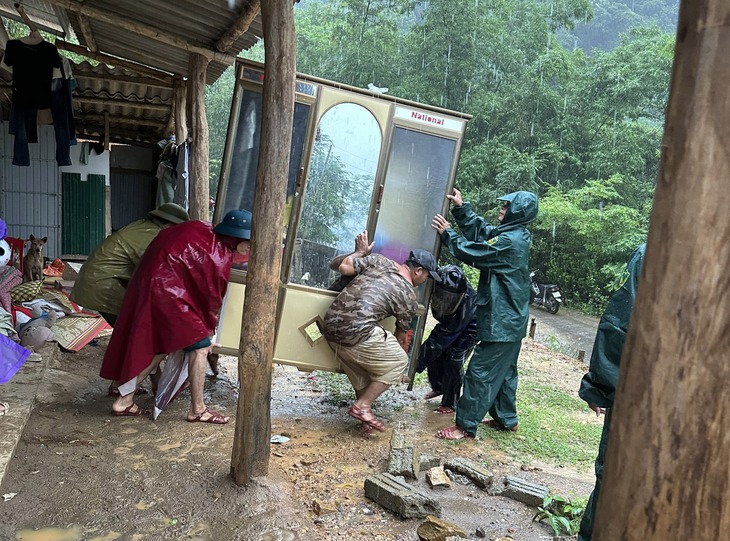 Mưa lũ làm gần 1200 ngôi nhà ở Nghệ An chìm trong biển nước - Ảnh 5. Mưa lũ làm gần 1200 ngôi nhà ở Nghệ An chìm trong biển nước - Ảnh 5.