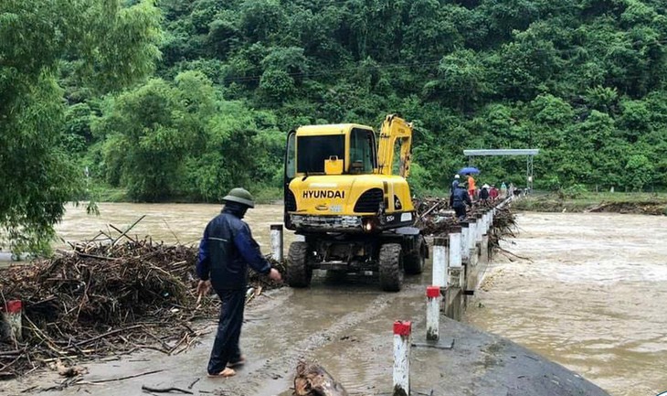 Mưa lũ làm gần 1200 ngôi nhà ở Nghệ An chìm trong biển nước - Ảnh 4. Mưa lũ làm gần 1200 ngôi nhà ở Nghệ An chìm trong biển nước - Ảnh 4.