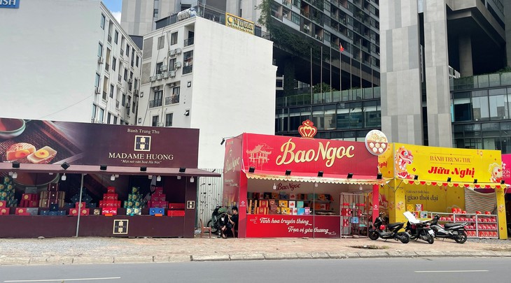 Thị trường bánh trung thu ế ẩm, nhiều chương trình khuyến mãi được tung ra - Ảnh 1.