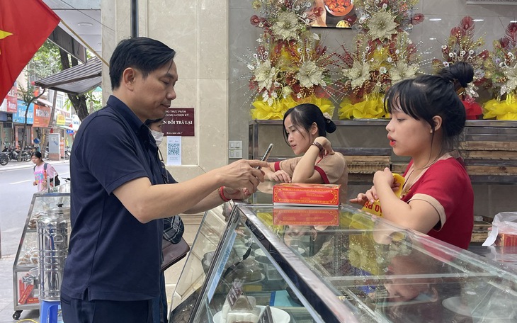 Thị trường bánh trung thu ế ẩm, nhiều chương trình khuyến mãi được tung ra