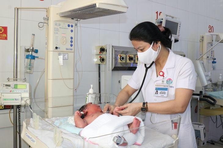 Hy hữu: Mổ đẻ thành công thai nhi nặng hơn 6kg - Ảnh 2.