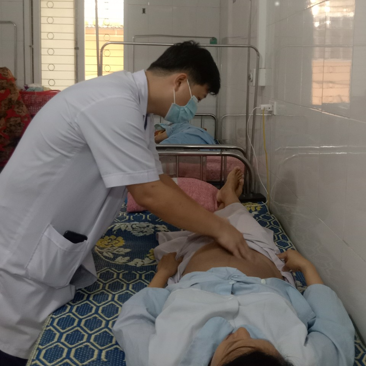 Cứu sống sản phụ mất máu, đờ tử cung nhờ máu của nhân viên y tế - Ảnh 1.