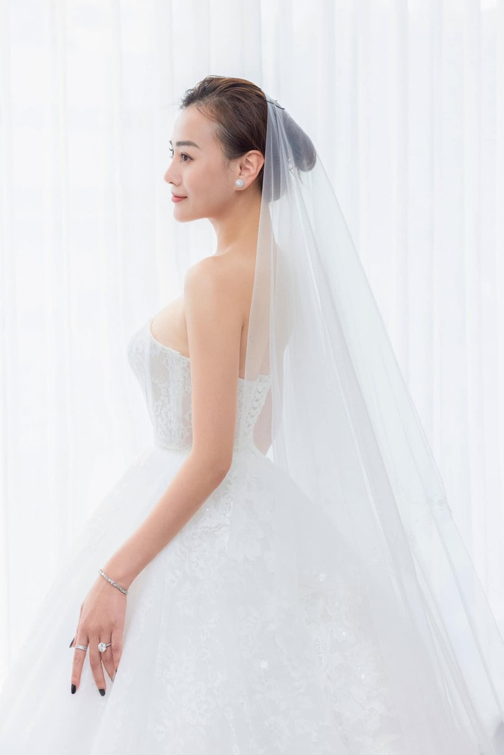 Phương Oanh đi thử váy cưới, chuẩn bị cho ngày trọng đại với Shark Bình - Ảnh 3. Phương Oanh đi thử váy cưới, chuẩn bị cho ngày trọng đại với Shark Bình - Ảnh 3.