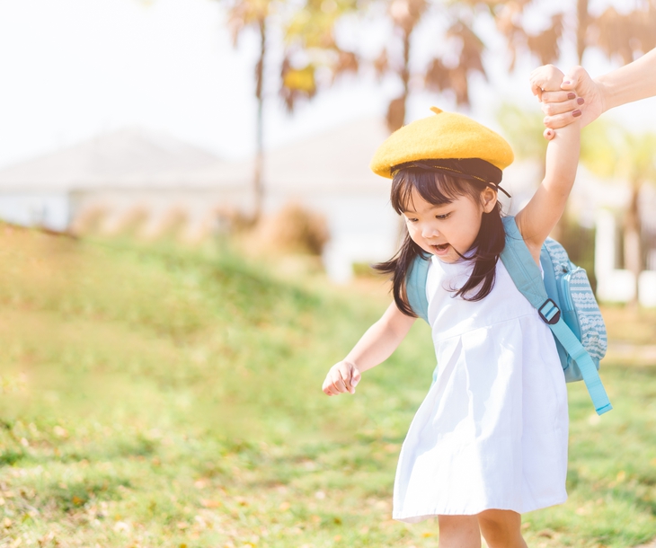 Chọn kem chống nắng chuẩn, bố mẹ có thêm "trợ thủ" bảo vệ làn da con trẻ - Ảnh 1.