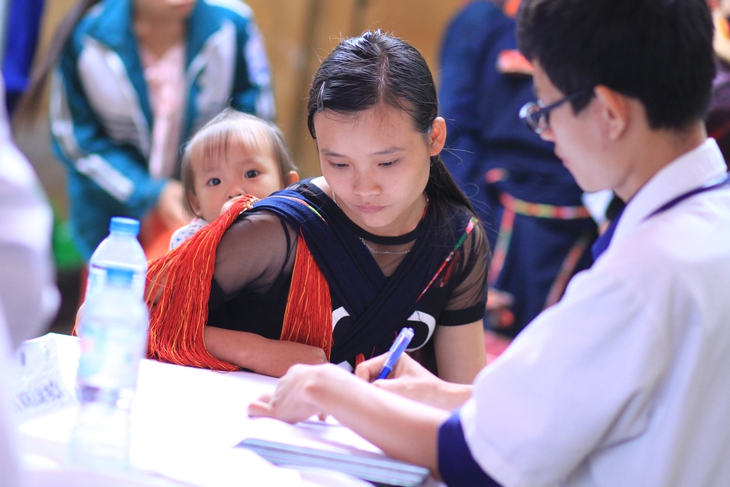 Thứ trưởng Bộ Y tế kêu gọi quan tâm chăm sóc phụ nữ mang thai và trẻ em - Ảnh 3. Thứ trưởng Bộ Y tế kêu gọi quan tâm chăm sóc phụ nữ mang thai và trẻ em - Ảnh 3.