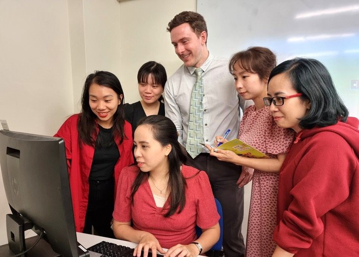 Hà Nội tiếp tục đưa giáo viên đi bồi dưỡng ở nước ngoài - Ảnh 1.