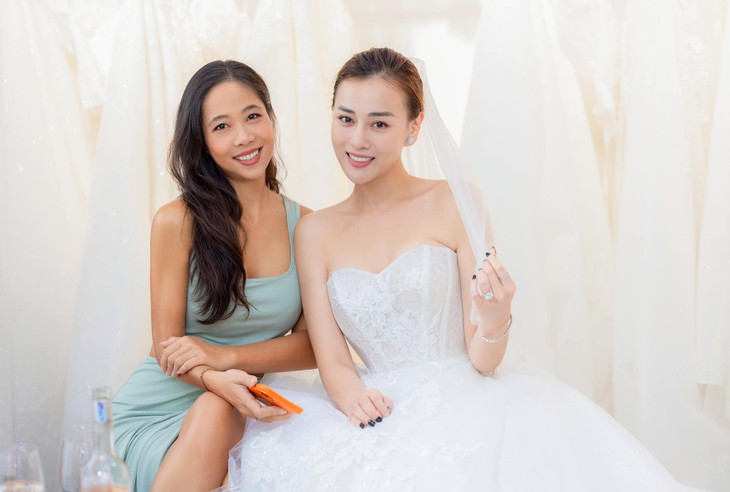 Phương Oanh đi thử váy cưới, chuẩn bị cho ngày trọng đại với Shark Bình - Ảnh 5. Phương Oanh đi thử váy cưới, chuẩn bị cho ngày trọng đại với Shark Bình - Ảnh 5.