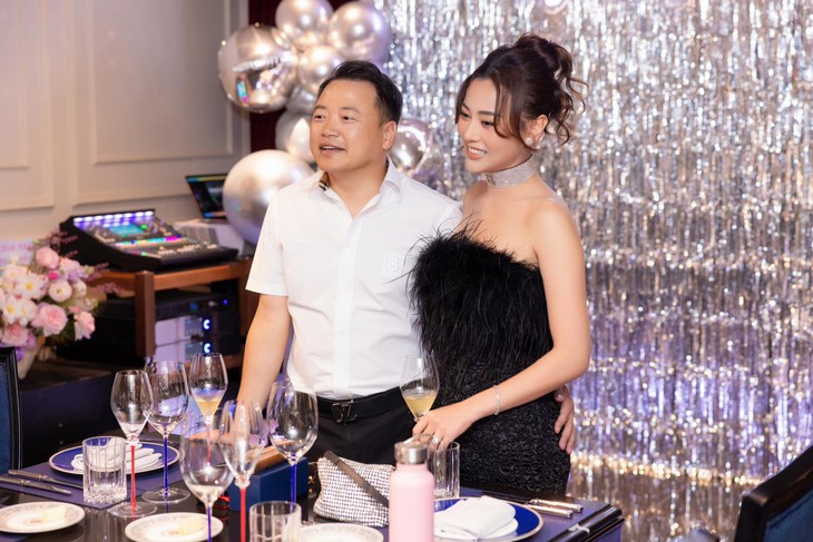 Phương Oanh đi thử váy cưới, chuẩn bị cho ngày trọng đại với Shark Bình - Ảnh 7. Phương Oanh đi thử váy cưới, chuẩn bị cho ngày trọng đại với Shark Bình - Ảnh 7.
