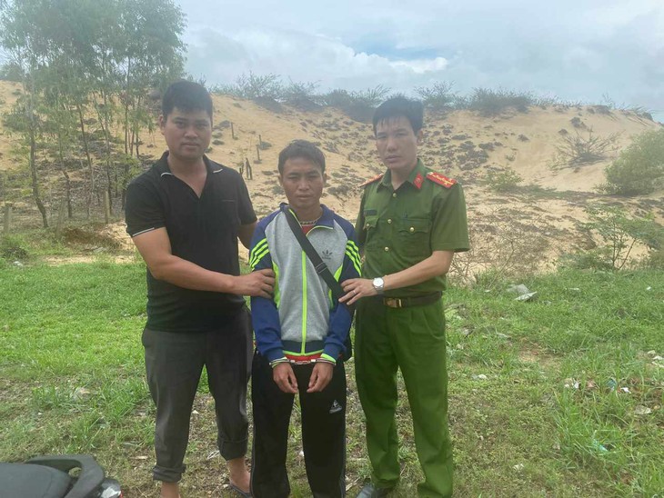 Khởi tố người chồng đâm vợ trọng thương tại phòng Thẩm phán - Ảnh 1.