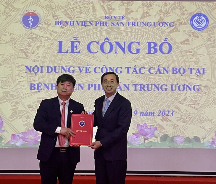 Bộ Y tế công bố quyết định công tác cán bộ tại Bệnh viện Phụ sản TW
- Ảnh 1. Bộ Y tế công bố quyết định công tác cán bộ tại Bệnh viện Phụ sản TW
- Ảnh 1.