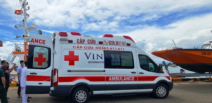 Cứu nạn thuyền viên nước ngoài bị chấn thương sợ não trên biển - Ảnh 2. Cứu nạn thuyền viên nước ngoài bị chấn thương sợ não trên biển - Ảnh 2.