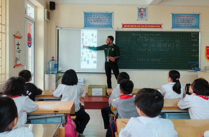 Bộ GD&ĐT "tuýt còi" các trường chèn giờ học liên kết vào giờ chính khóa - Ảnh 1.