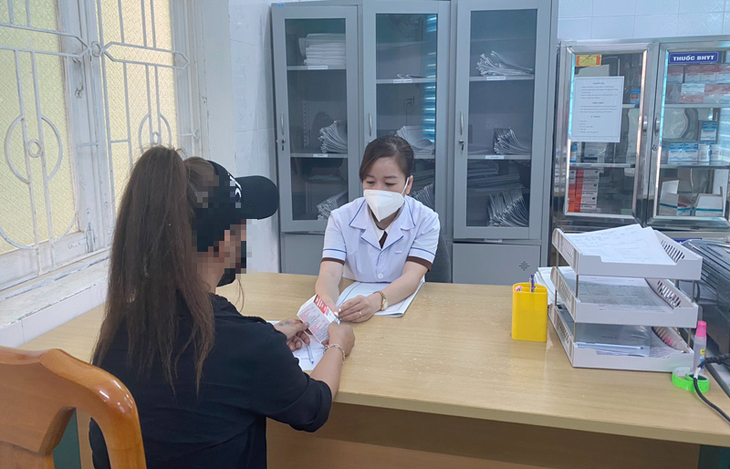 Ngành Y tế Quảng Bình nỗ lực vì mục tiêu kết thúc HIV/AIDS vào năm 2030 - Ảnh 1.