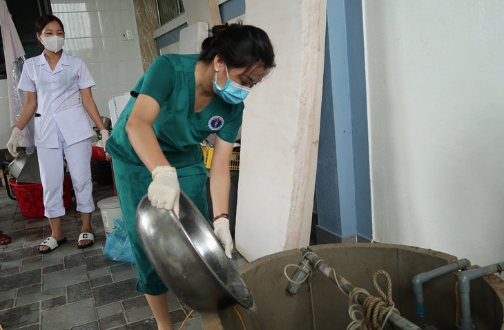 Tâm lũ Quỳ Châu: Nhanh chóng khử sạch nguồn nước cho người dân vùng lũ - Ảnh 6. Tâm lũ Quỳ Châu: Nhanh chóng khử sạch nguồn nước cho người dân vùng lũ - Ảnh 6.