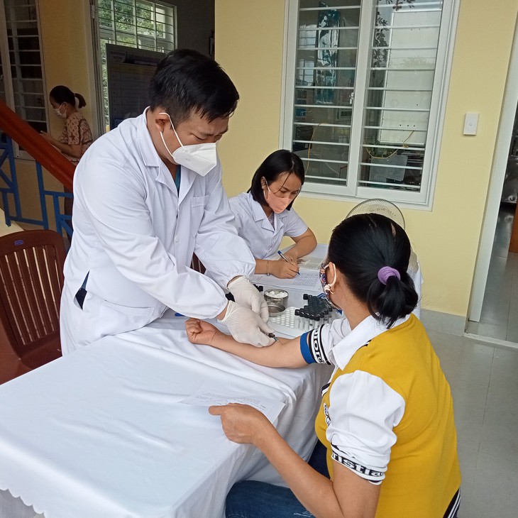 Ngành Y tế Quảng Bình nỗ lực vì mục tiêu kết thúc HIV/AIDS vào năm 2030 - Ảnh 4.