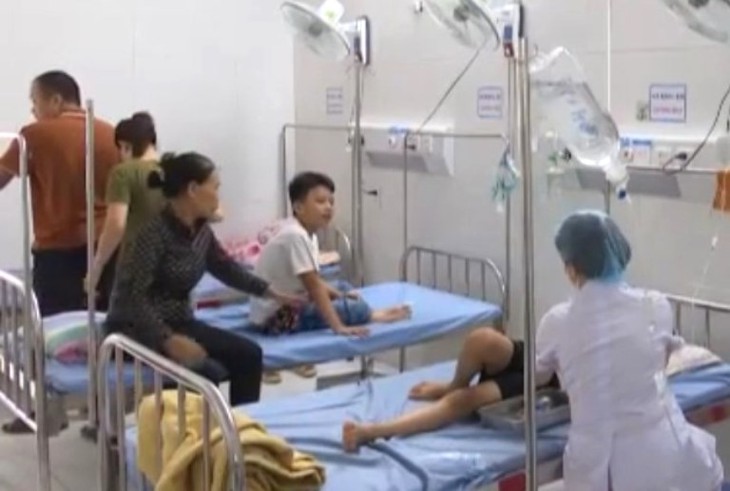 Liên hoan tiệc ngọt Tết trung thu, 28 học sinh tiểu học bị ngộ độc thực phẩm - Ảnh 1.