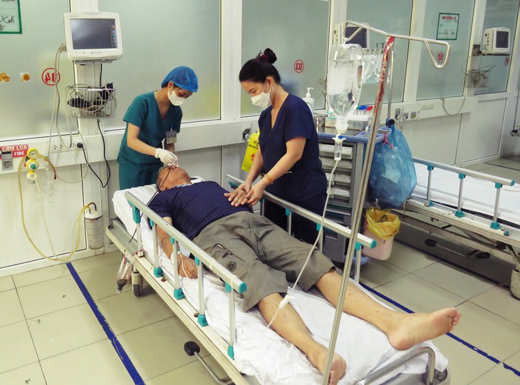 Nghỉ lễ, các bệnh viện Nghệ An tiếp nhận nhiều bệnh nhân vào buổi tối đến rạng sáng - Ảnh 2. Nghỉ lễ, các bệnh viện Nghệ An tiếp nhận nhiều bệnh nhân vào buổi tối đến rạng sáng - Ảnh 2.