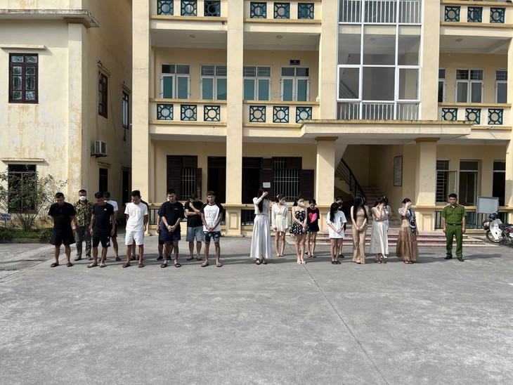 Phát hiện nhóm nam nữ 'mở tiệc' ma tuý trong nhà nghỉ - Ảnh 1.