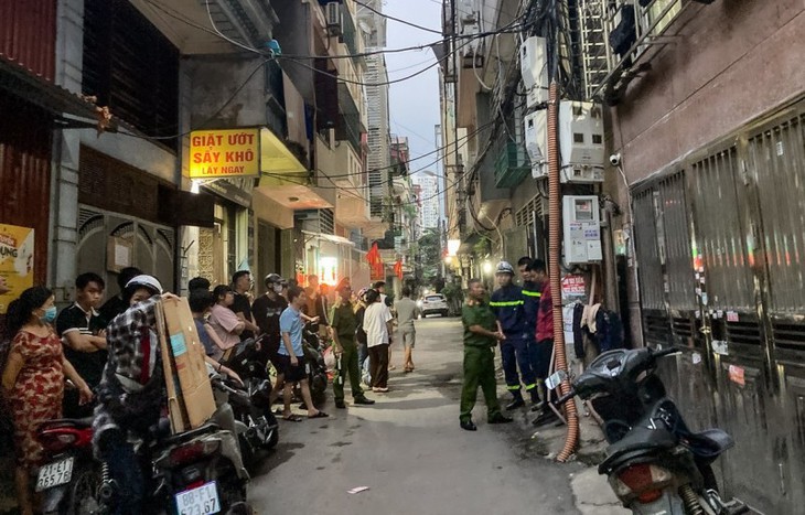 Lại xảy ra cháy chung cư mini ở Hà Nội - Ảnh 1.