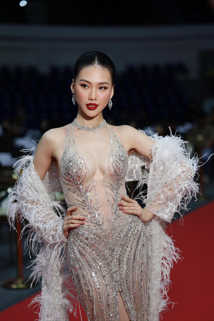3 lý do giúp cô gái 25 tuổi giành vương miện Hoa hậu Hoàn vũ Việt Nam không cần ai 'dọn đường' - Ảnh 6. 3 lý do giúp cô gái 25 tuổi giành vương miện Hoa hậu Hoàn vũ Việt Nam không cần ai 'dọn đường' - Ảnh 6.