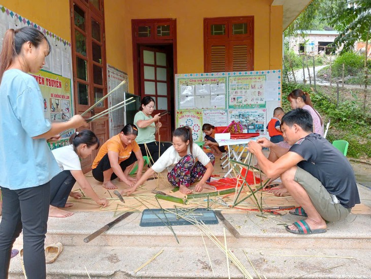 Trung thu đặc biệt của trẻ em xã nghèo vùng cao Lâm Bình và những thức quà đảm bảo tiêu chí 'sạch' - Ảnh 1.