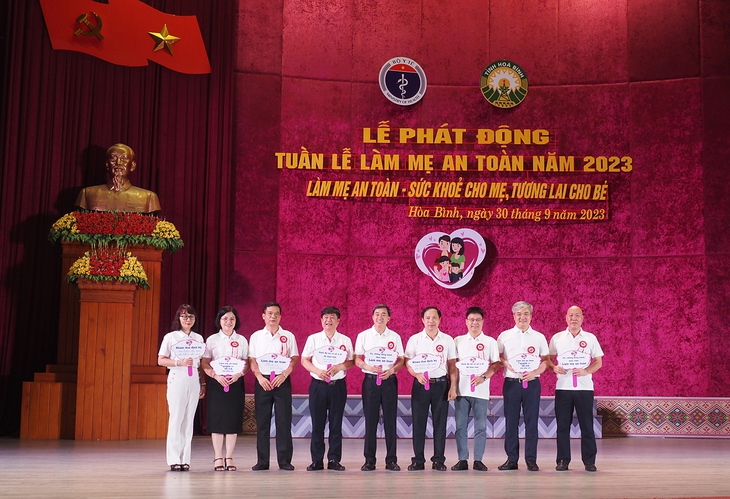 Thứ trưởng Bộ Y tế kêu gọi quan tâm chăm sóc phụ nữ mang thai và trẻ em - Ảnh 3. Thứ trưởng Bộ Y tế kêu gọi quan tâm chăm sóc phụ nữ mang thai và trẻ em - Ảnh 3.