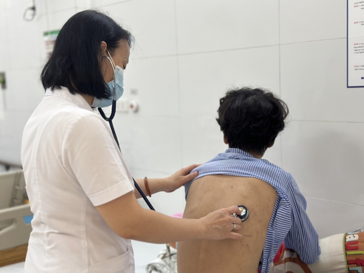 Ho lâu ngày người đàn ông đi khám phát hiện mắc loại ung thư hiếm gặp  - Ảnh 3.